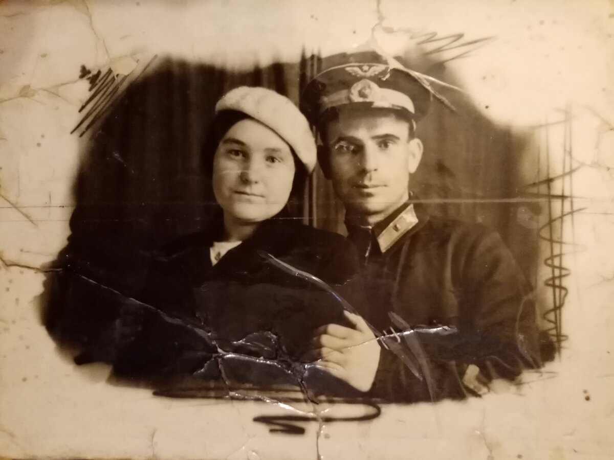 Мои бабушка и дед, последняя фотография деда, март 1942 г., г. Орджоникидзе.