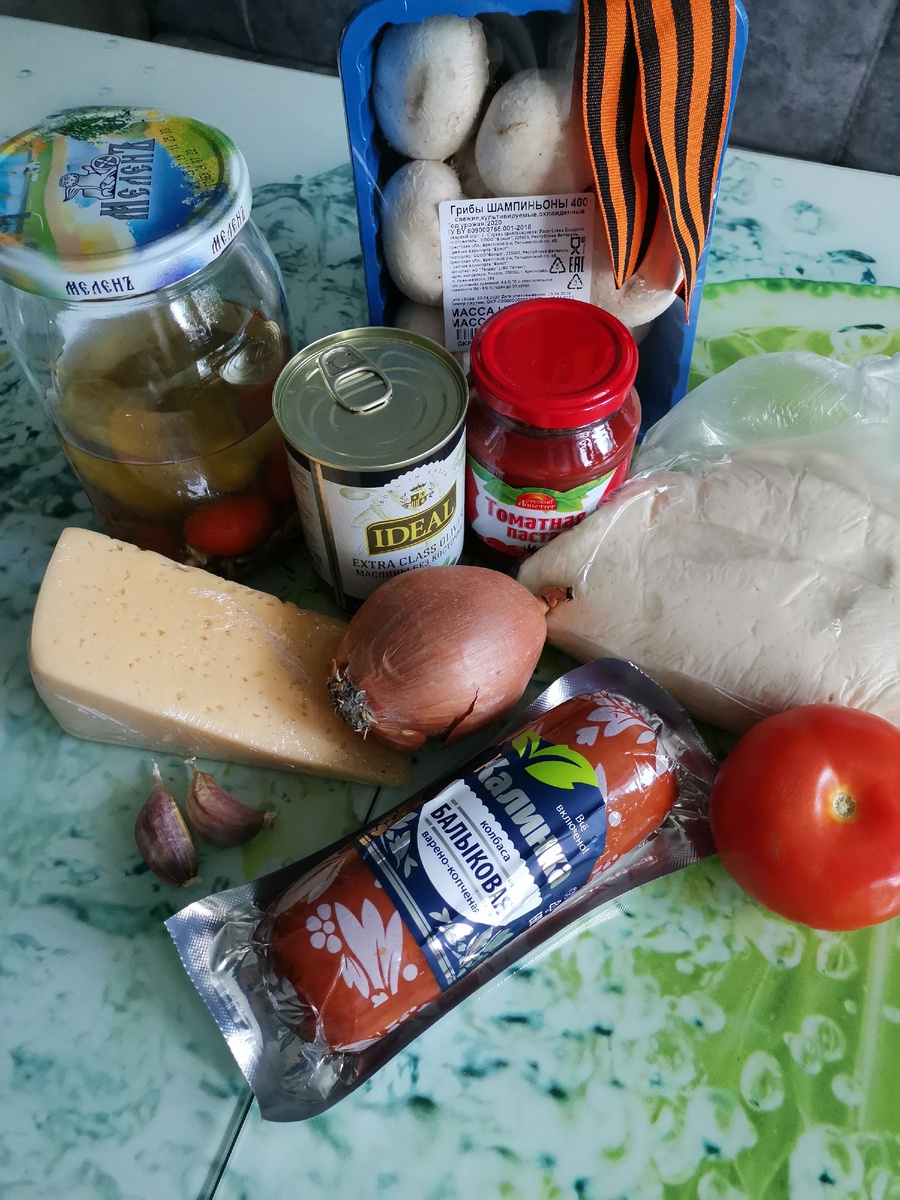 В общем всё что есть в холодильнике