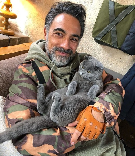 Селим со своей любимой кошкой :)