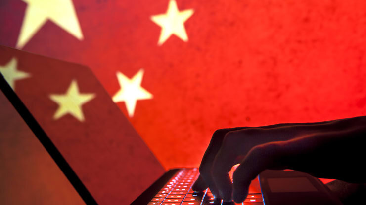 Государственная китайская хакерская группа под названием APT41 смогла взломать серверы телекоммуникационных фирм и украсть содержимое текстовых сообщений для разведки, что представляло интерес для Пекина, говорится в новом докладе компании по кибербезопасности FireEye.