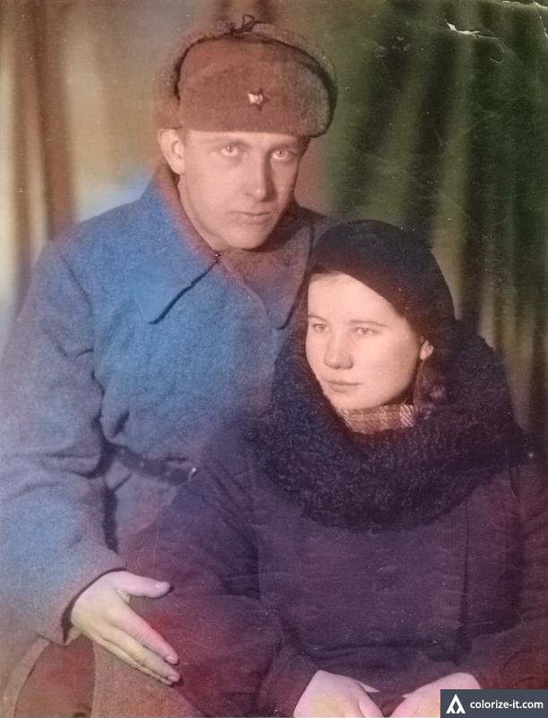 Попытка добавить цвета... В общем, в черно-белом варианте снимок "правильнее"