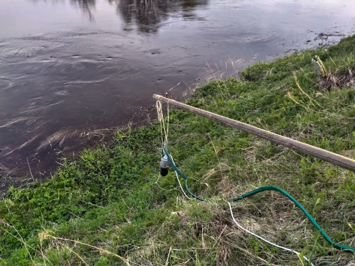 Использовали в деревне инновационный способ добычи воды из реки