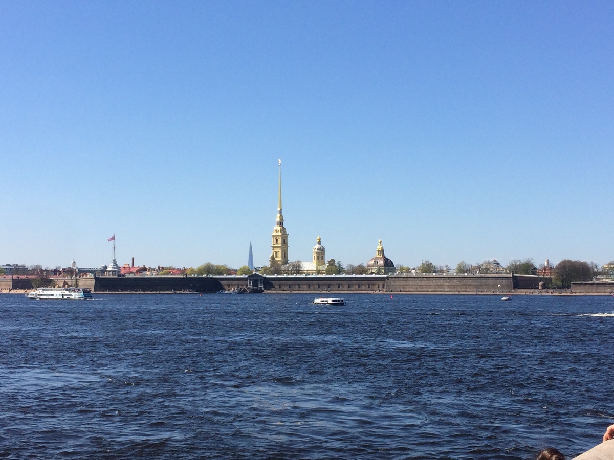 Вид на Петропавловскую крепость.