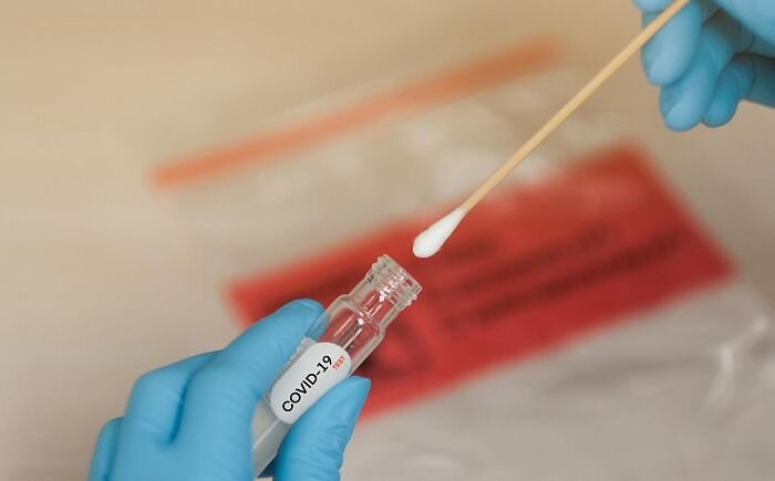 Фото: забор анализов на коронавирус