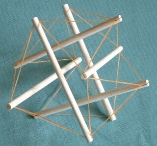 принцип построения конструкций из стержней и тросов, в которых стержни работают на сжатие, а тросы — на растяжение.