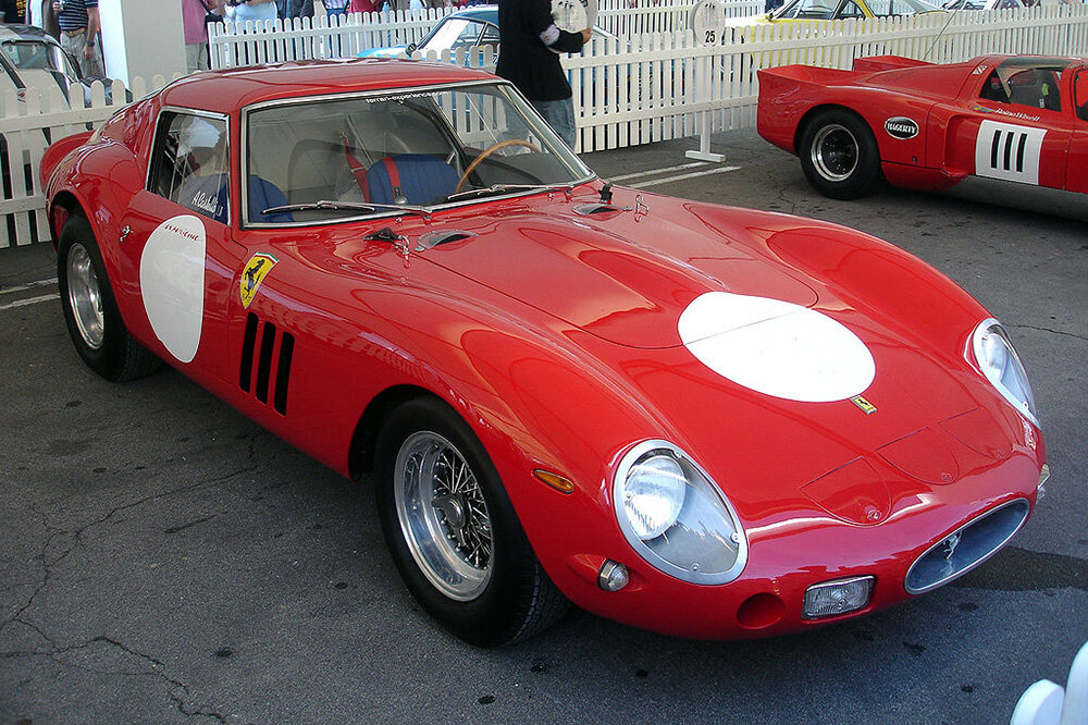 1 место
Ferrari 250 GTO 1963 года Цена: 70 000 000 $ (5 063 667 000 Р)
Что особенного: в 1963 году занял первое место в десятидневке «Тур де Франс».
История. Эту модель выпускали в 1962—1964 годах специально для гонок. Всего выпустили 36 машин, большинство из них до сих пор на ходу. 
Название линейки происходит от объема каждого из двенадцати цилиндров двигателя — 250 кубических сантиметров. GTO — аббревиатура Gran Turismo Omologato, которая в переводе с итальянского означает «автомобиль, допущенный до гонок».

Эта модель трижды выигрывала World Manufacturer’s Championship — с 1962 по 1964 год, а в 1962 заняла второе и третье места в гонке «24 часа Ле-Мана».

Характеристики. Мощность двигателя — 300 лошадиных сил. Разгоняется до 100 км/ч за 5,6 секунды, максимальная скорость — 265 км/ч.

Покупатель. Летом 2018 года американский миллиардер Дэвид Макнил купил машину за 70 млн долларов. Автоэксперты прогнозируют, что к 2023 году экземпляр подорожает до ста миллионов.