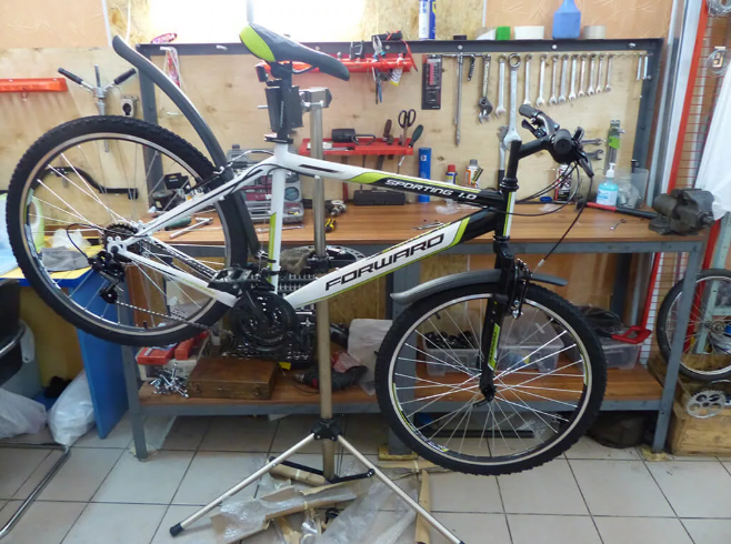 В веломастерской. Фото, Яндекс. Картинки.