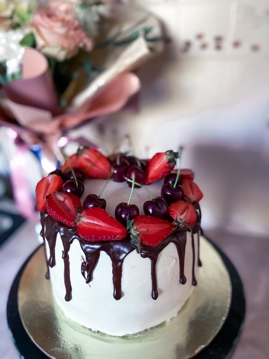 Это мой первый тортик на День Рождения😍Хотите рецепт этого торта?😊