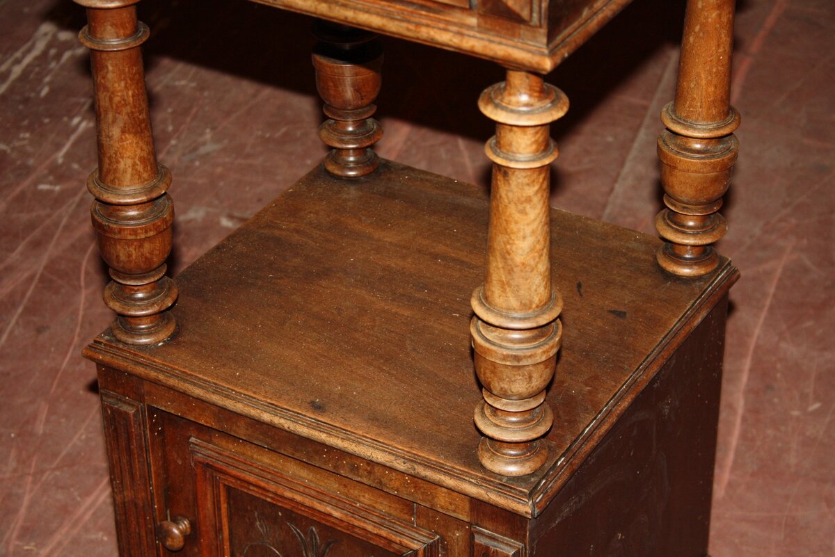 Модные в 50-е годы  тумбочки (фото из открытых источников).