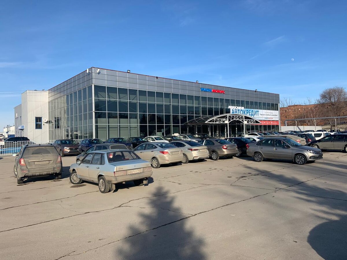 парковка автосалона Ультра моторс