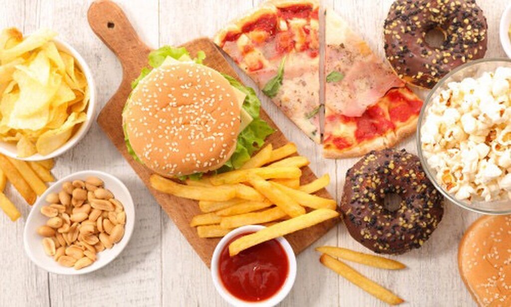 От каких продуктов и привычек следует отказаться для предотвращения инфаркта мозга: жирная пища. Фото: pixabay.com