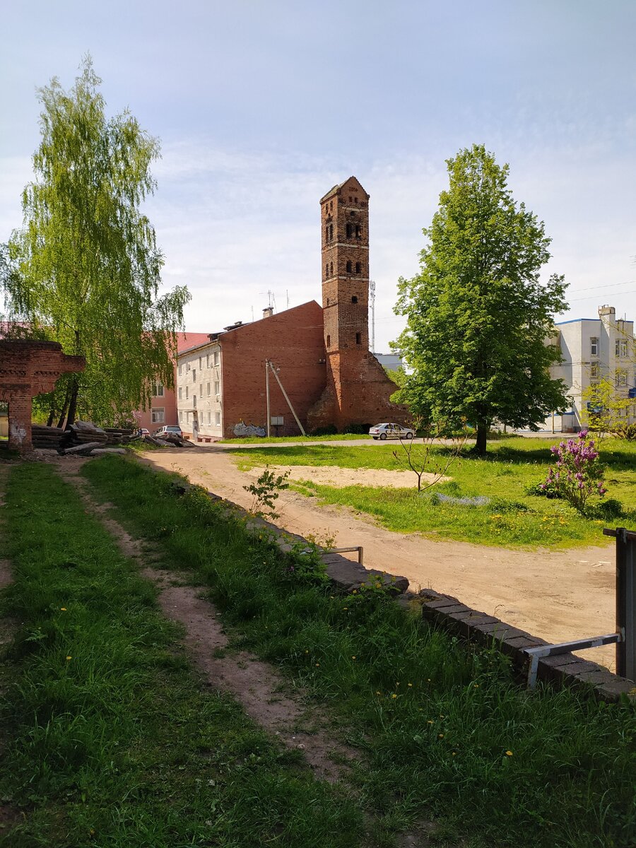 Замковая башня с часами