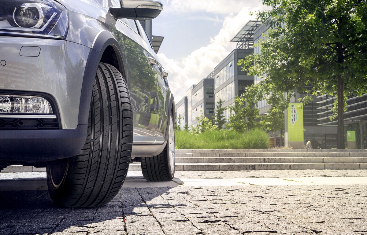 Топ летних шин r17. Nokian Tyres. Nokian Tyres летние. Nokian Tyres eline. Нокиан лето
