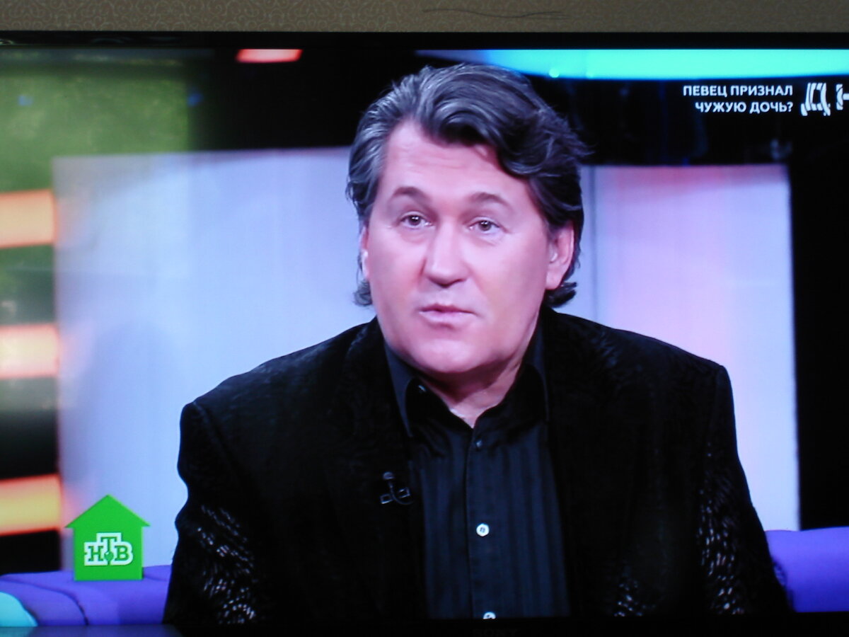 Заслуженный артист России полощет своё бельё на канале НТВ. фото автора с телевизора 