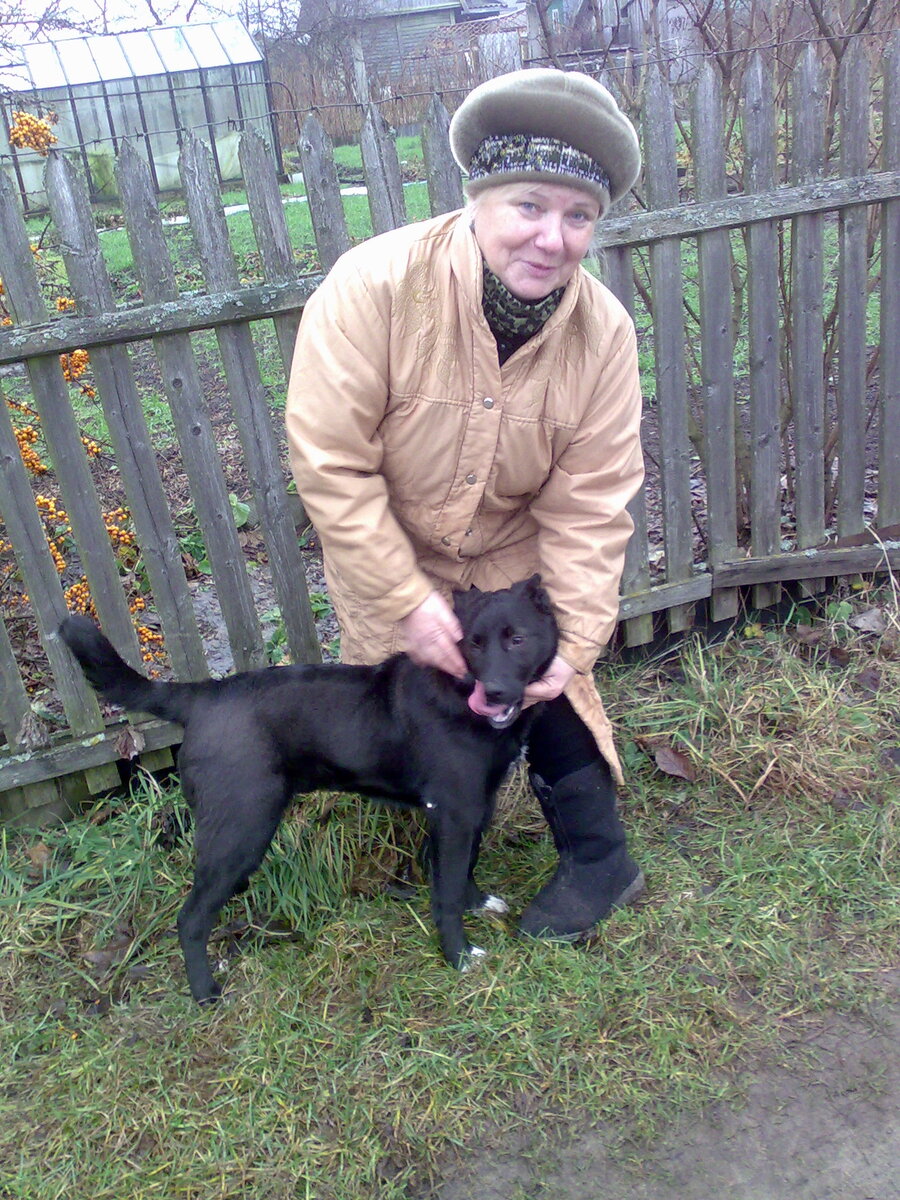 Люба с пёсиком Блэком. Фото автора