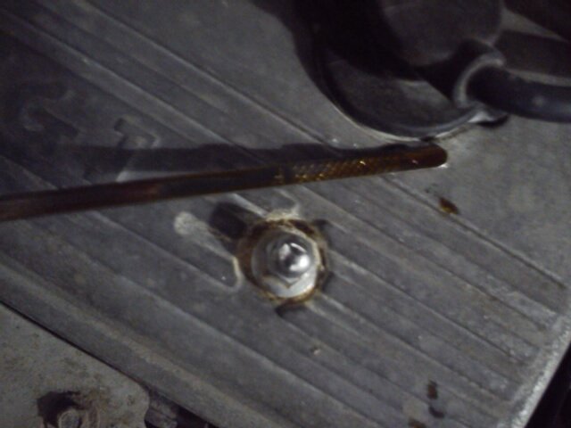 Масло на щупе почти чистое, пробег 10500