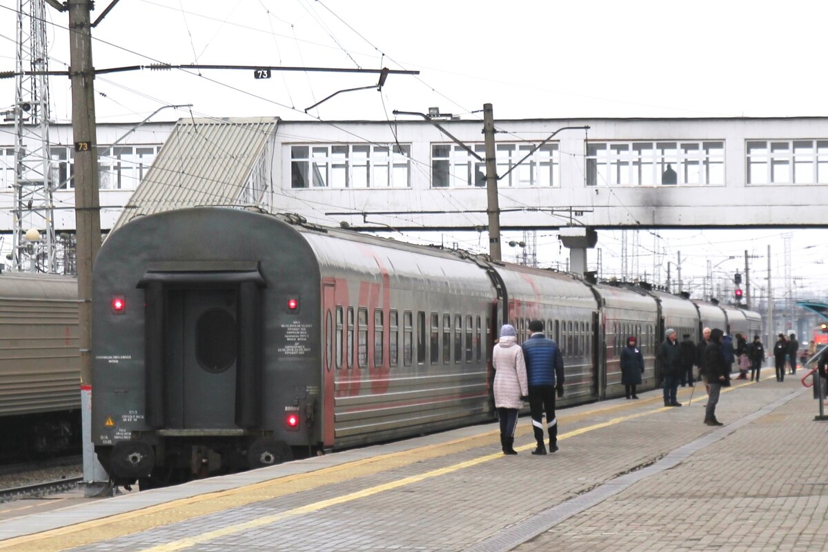 Поезд №1/2 «Россия» на станции Владимир осенью 2019 года