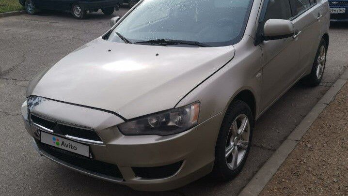 Фото из объявления (ужасно кривые зазоры)