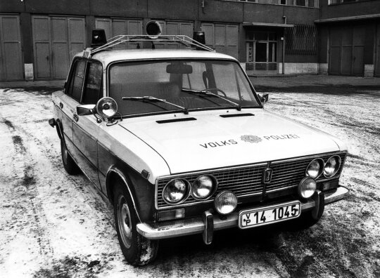 Ретро фото, сделано в 1979 году. в Германии. ВАЗ 2103 на службе ГДР Полиции