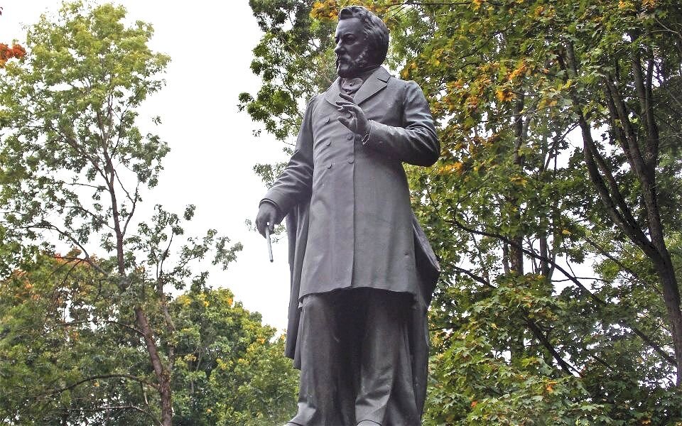 Скульптор - Александр Романович фон Бок, СМОЛЕНСК, 1885. Первый в мире памятник Глинке