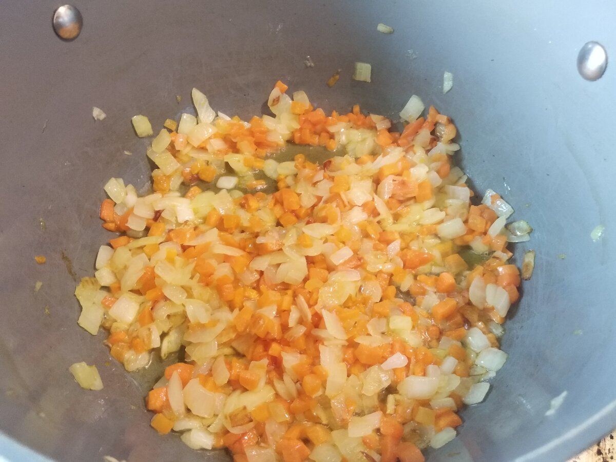 Спасировать на растительном масле до мягкости