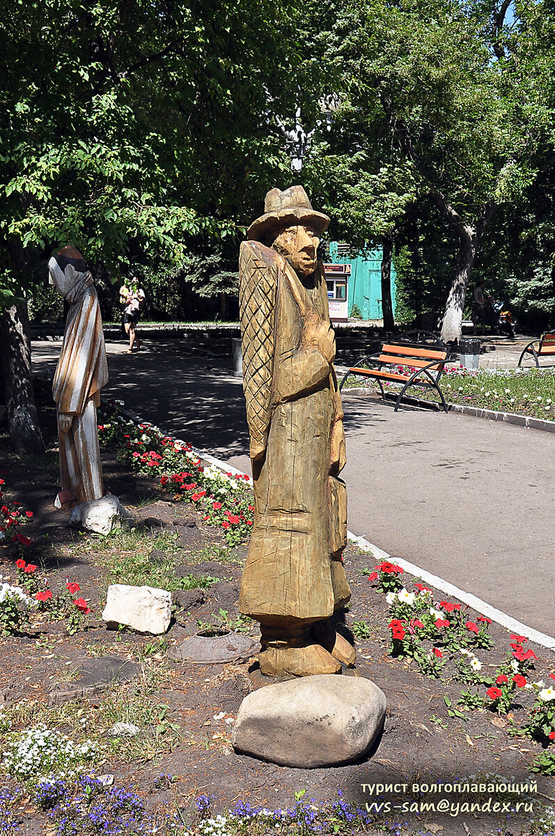 Скульптура Дуремара – автор Михаил Салычев (Тамбов, отец Дмитрия). Фото 06.07.2014.