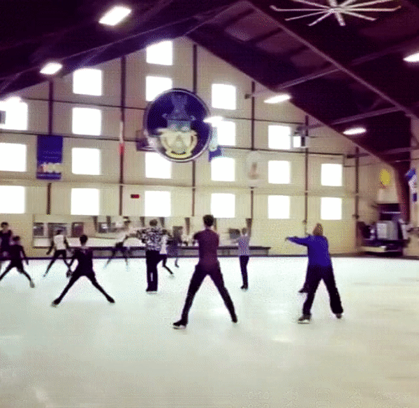 ... упражнение "колокол" для восьмилеток в РФ. Потом будет изучать приседание на конёк. И так в течение двух сезонов. "Поражения ведут к победам" (Орсер (c)... мелкими шажками.