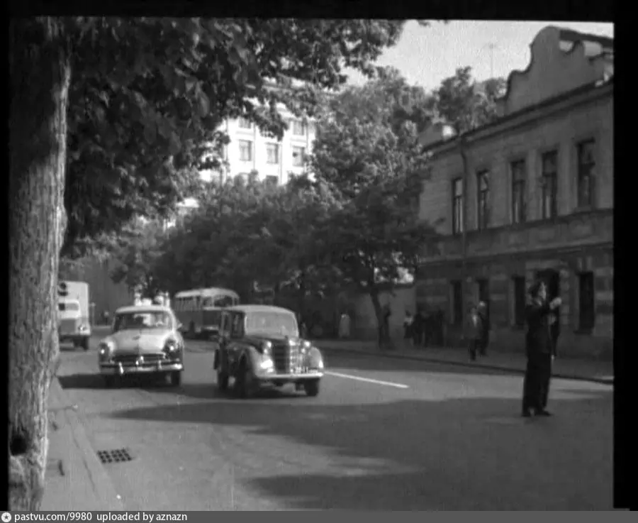 Улица Воровского (Поварская), 1961 - 1963 г. Источник:кадр из фильма "Приходите завтра", 1963 г.