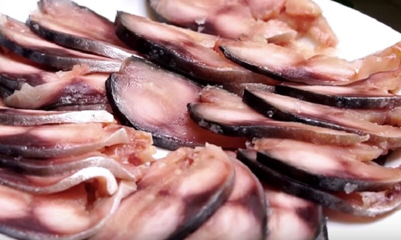 Скумбрию засолим в пакете – очень вкусная закуска за сутки