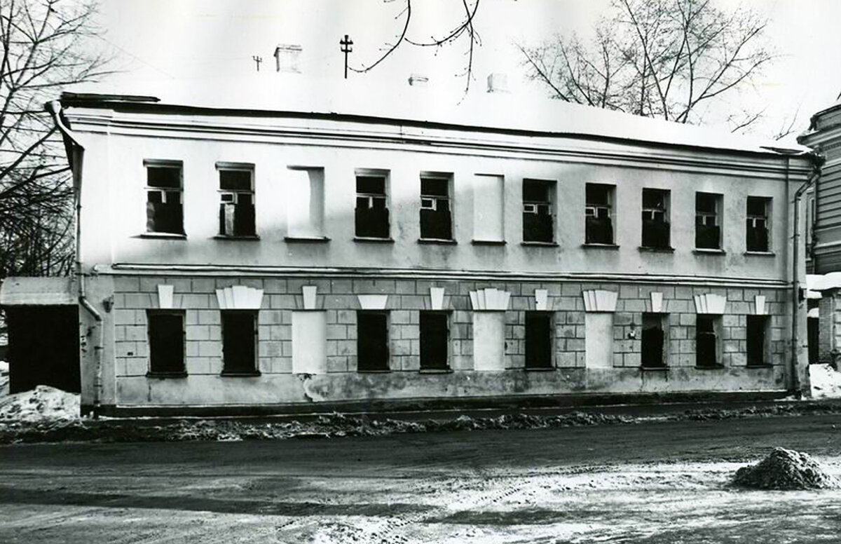 Московская улица с городскими усадьбами и особняками XIX, получившая имя  купеческого внука. | дневники путешествий | Дзен