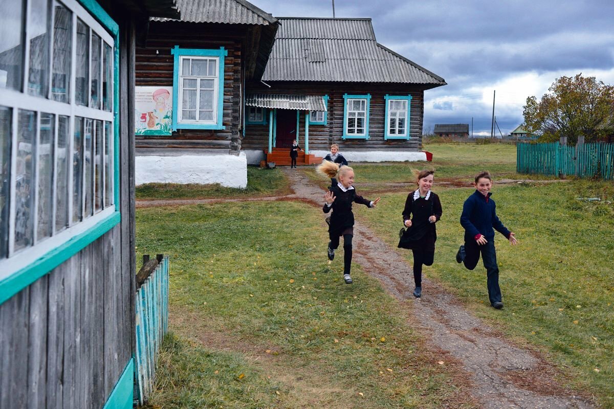 Сельская малокомплектная школа находится в поселке вершки петя орлов живет в деревне дальнее схема