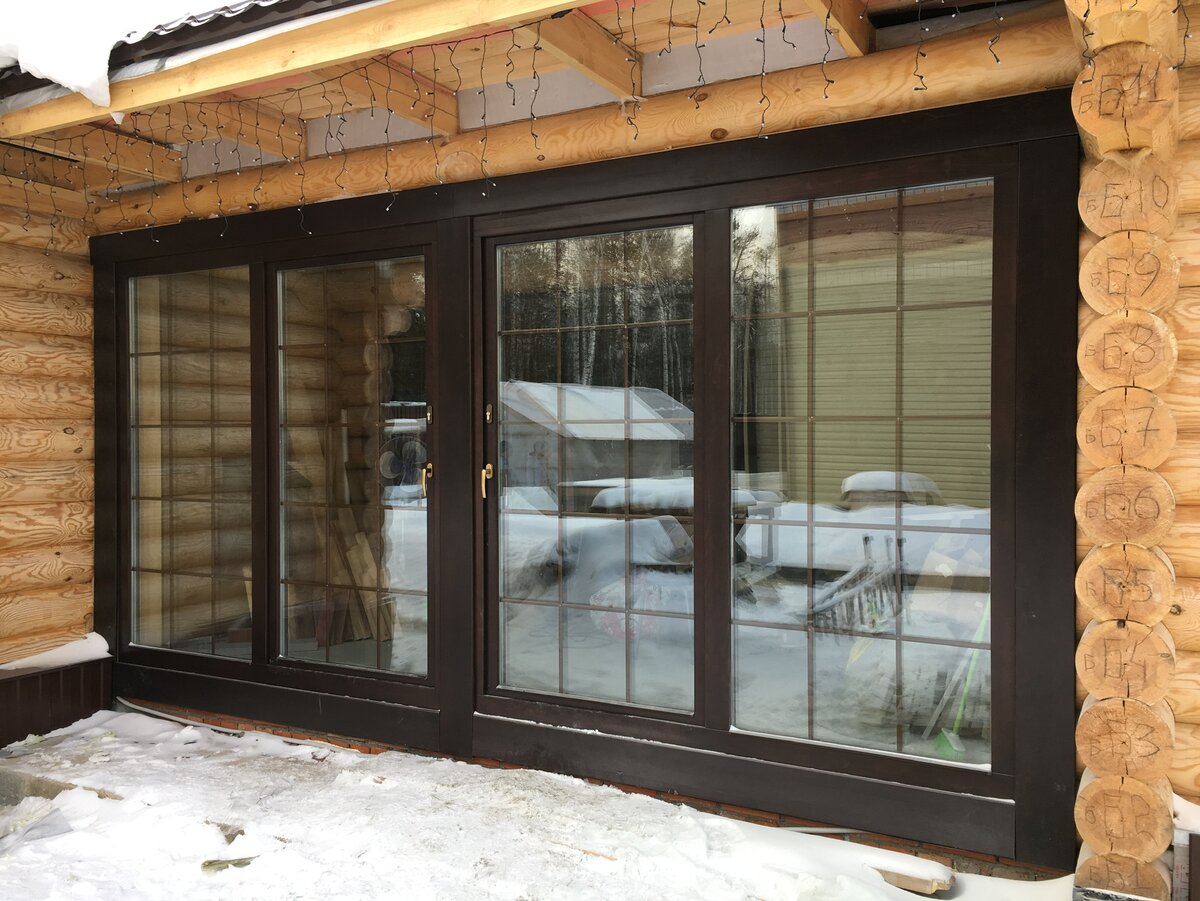 Выход из комнаты отдыха во двор 