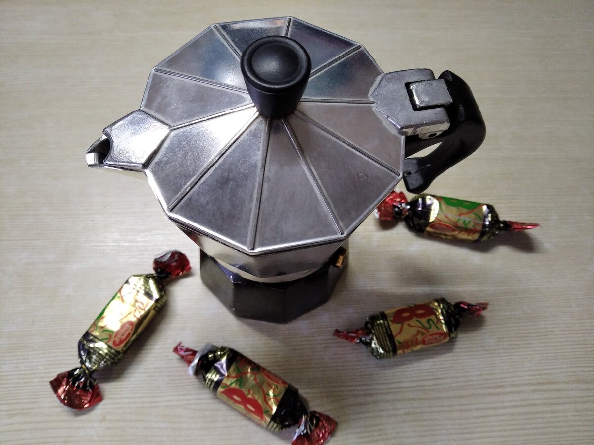 моя красивая кофеварка классического дизайна (производство Испания)