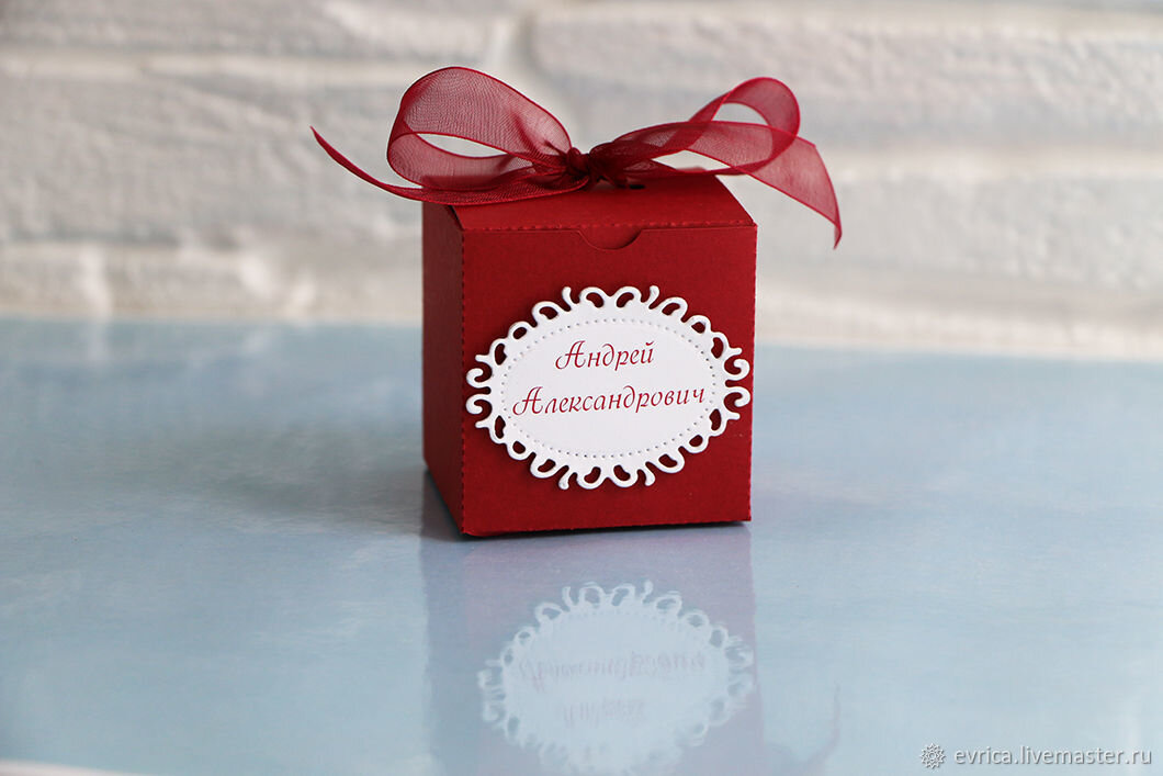 Бонбоньерка и рассадочная карточка - два в одном. 