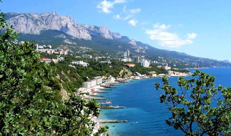 ЮЖНОЕ ПОБЕРЕЖЬЕ КРЫМА. ДО 2014 Г. ЭТОТ РАЙСКИЙ УГОЛОК РОССИИ НАХОДИЛСЯ ПОД ПЯТОЙ УКРАИНСКИХ ОККУПАНТОВ. НО ПО МЕЖДУНАРОДНОМУ ПРАВУ НАЦИЙ НА САМООПРЕДЕЛЕНИЯ 18 МАРТА 2014Г Г. В РЕЗУЛЬТАТЕ РЕФЕРЕНДУМА НАРОДОВ КРЫМА ОН ВОССОЕДИНИЛСЯ  С РОССИЕЙ.
