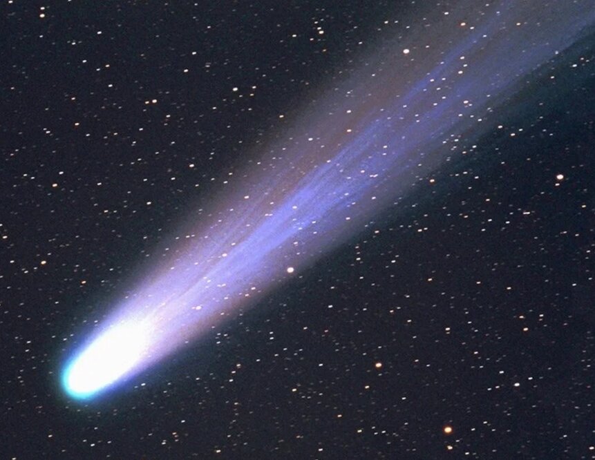 Комета 2024 ближайшая. Комета Галлея 1986. Комета Галлея в 1986 году. Комета Галлея 1910. 1986 Снимки кометы Галлея.