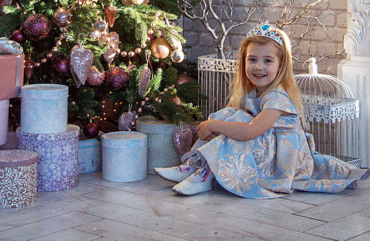 Мы уже ждем подарочков под елкой! А вы?