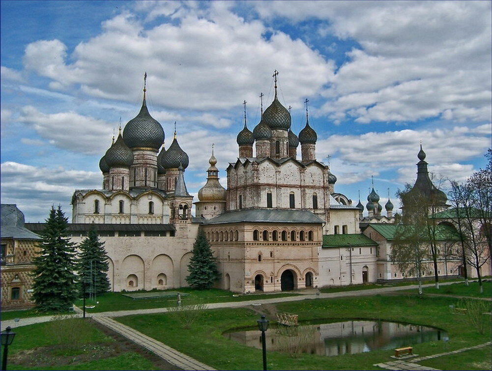 Величественный ансамбль. Ростовский Кремль Ростов Великий. Ростовский Кремль митрополичий двор. Ростовский Кремль Ярославская область. Ростовский Кремль (музей-заповедник).