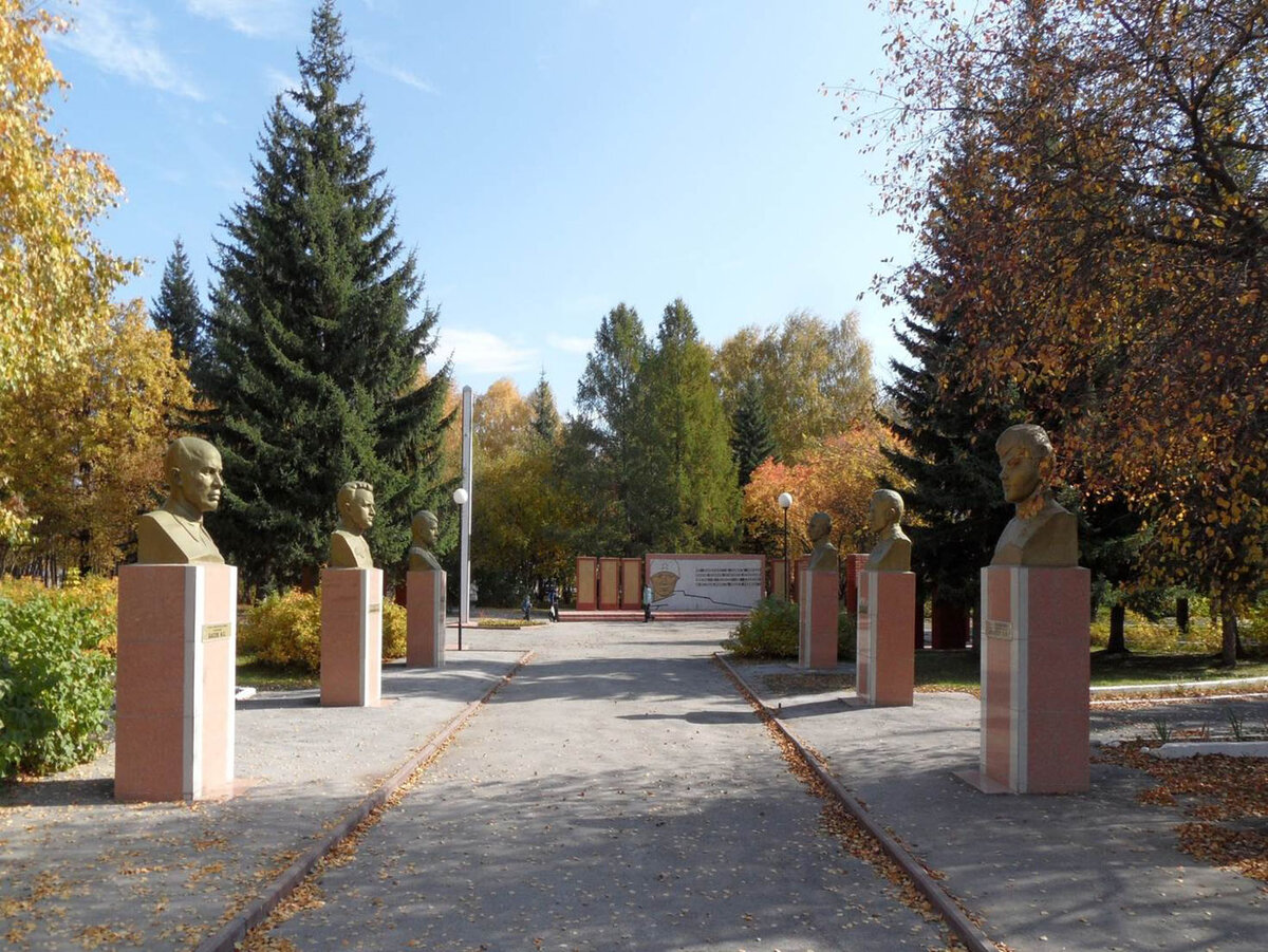 Краев п. Парк Победы в Тальменке Алтайского края. Центральная площадь Тальменки Алтайского края. Аллея Победы р.п.Тальменка. Р П Тальменка парк.