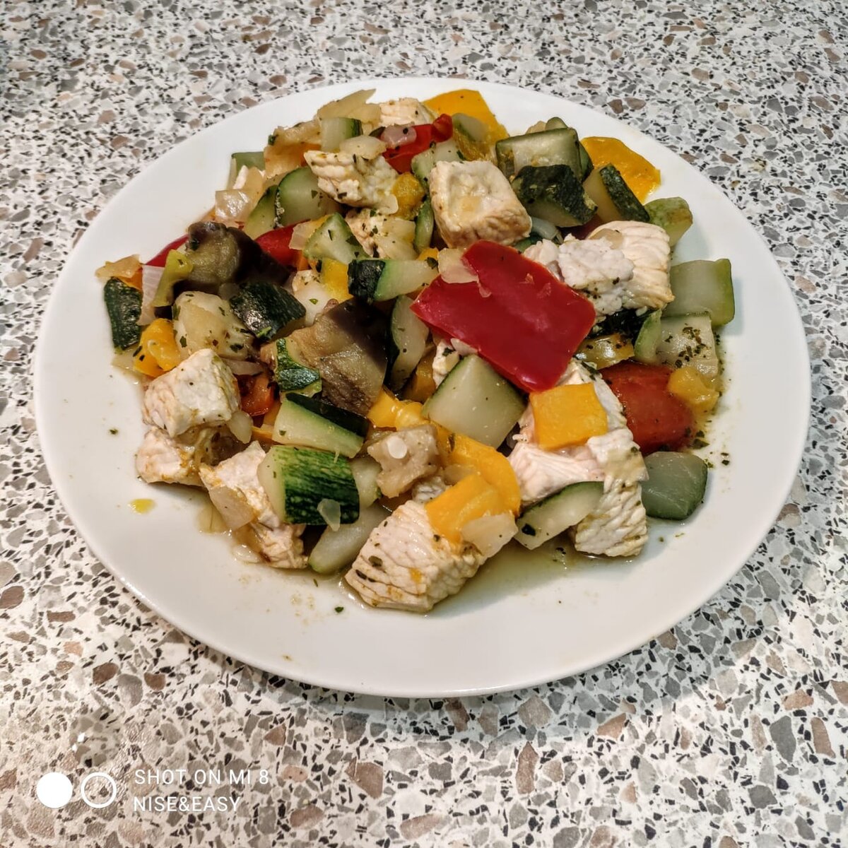 Нечего мне сказать. Обычный прием пищи: 300 граммов овощей, индейки граммов 120. На сковороде оно пребывало минут 7, не больше. Овощи даже жесткие.