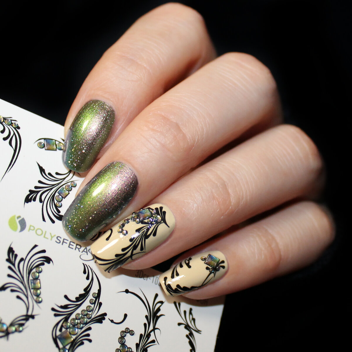 На указательном и безымянном мультихром от El Corazon 