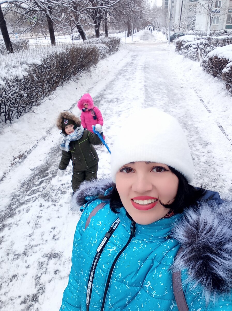 В выходные шёл снег, и было тепло. А сегодня уже снова подморозило😬 -17°