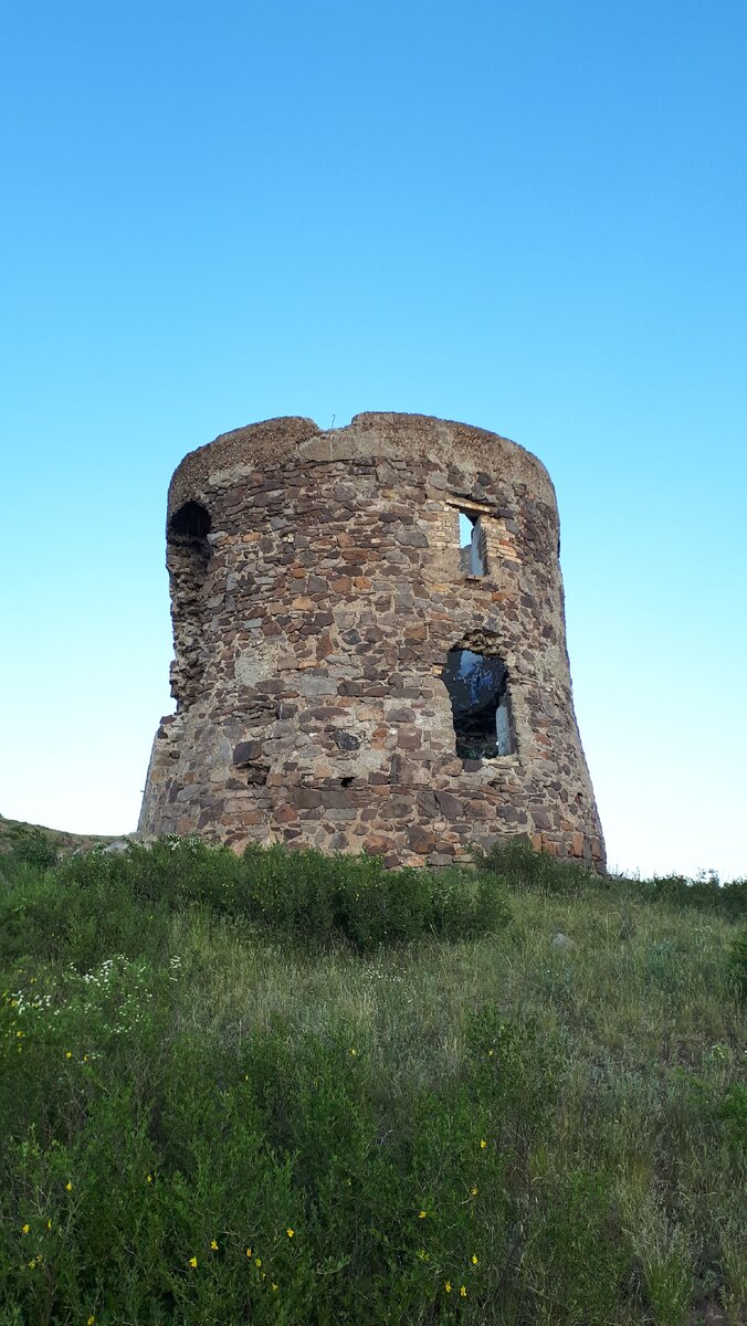 Ссылка на статью об этой мельнице - https://zen.yandex.ru/media/id/5fd84de1353faf7652563527/molchalivyi-svidetel-proshlogo-5fe8ac519c06f6134f1ada35
