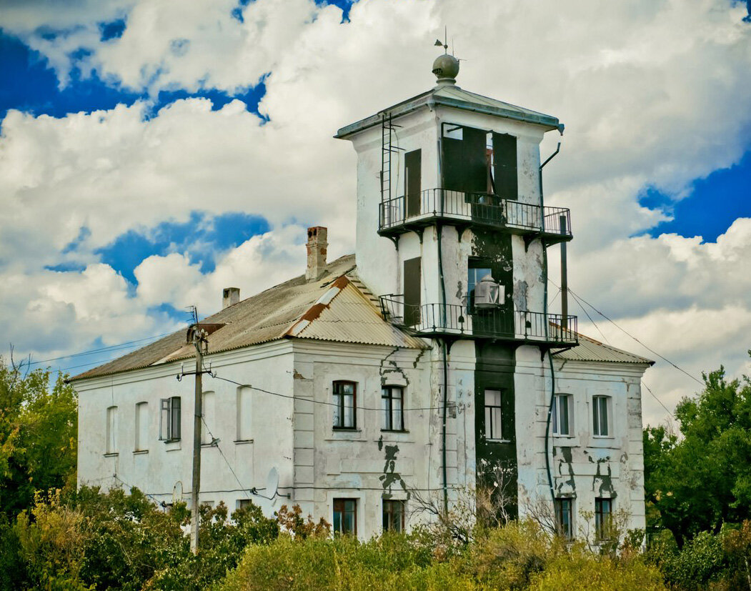 Здание маяка в Геническе