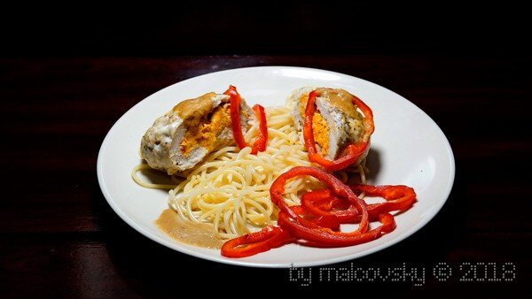 Грудка куриная с яблоком и морковью.