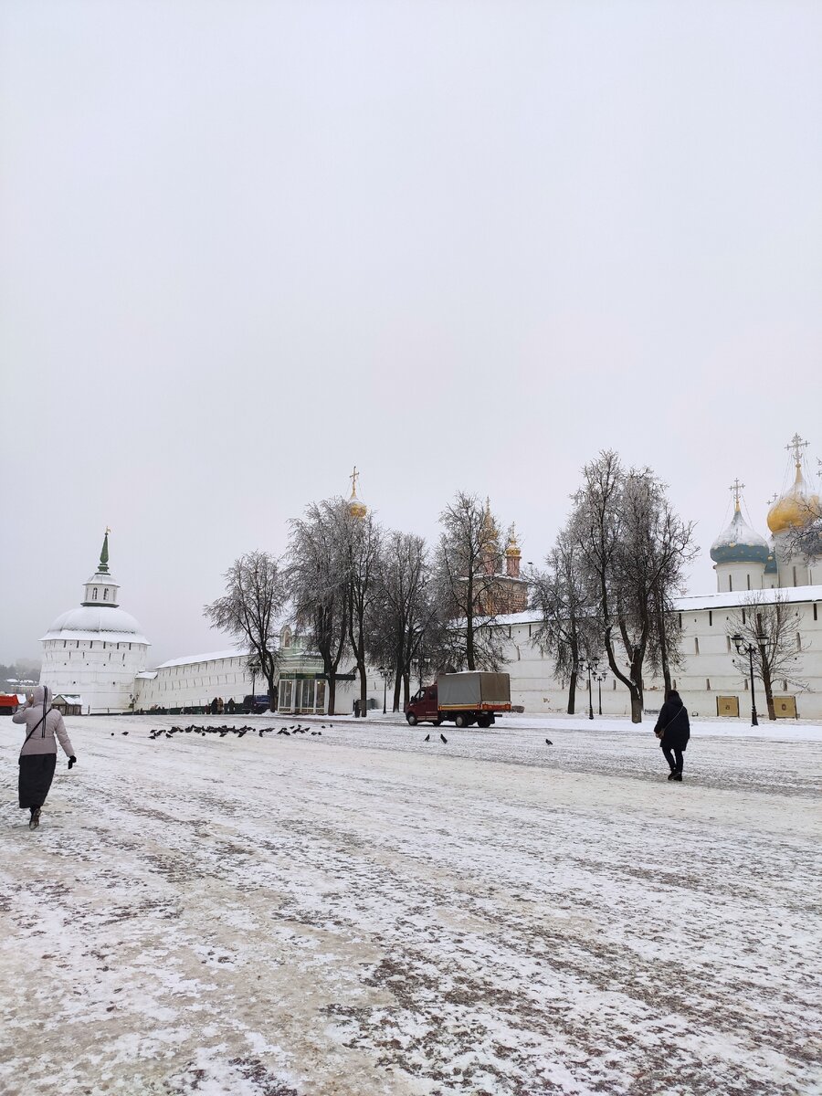 Внешняя сторона Лавры