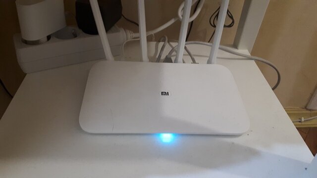 Беленький, красивый...