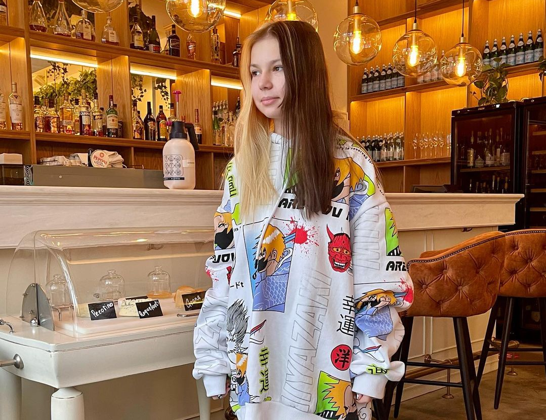 Соня - любимая внучка Ирины Родниной сменила имидж, бабушке нравится