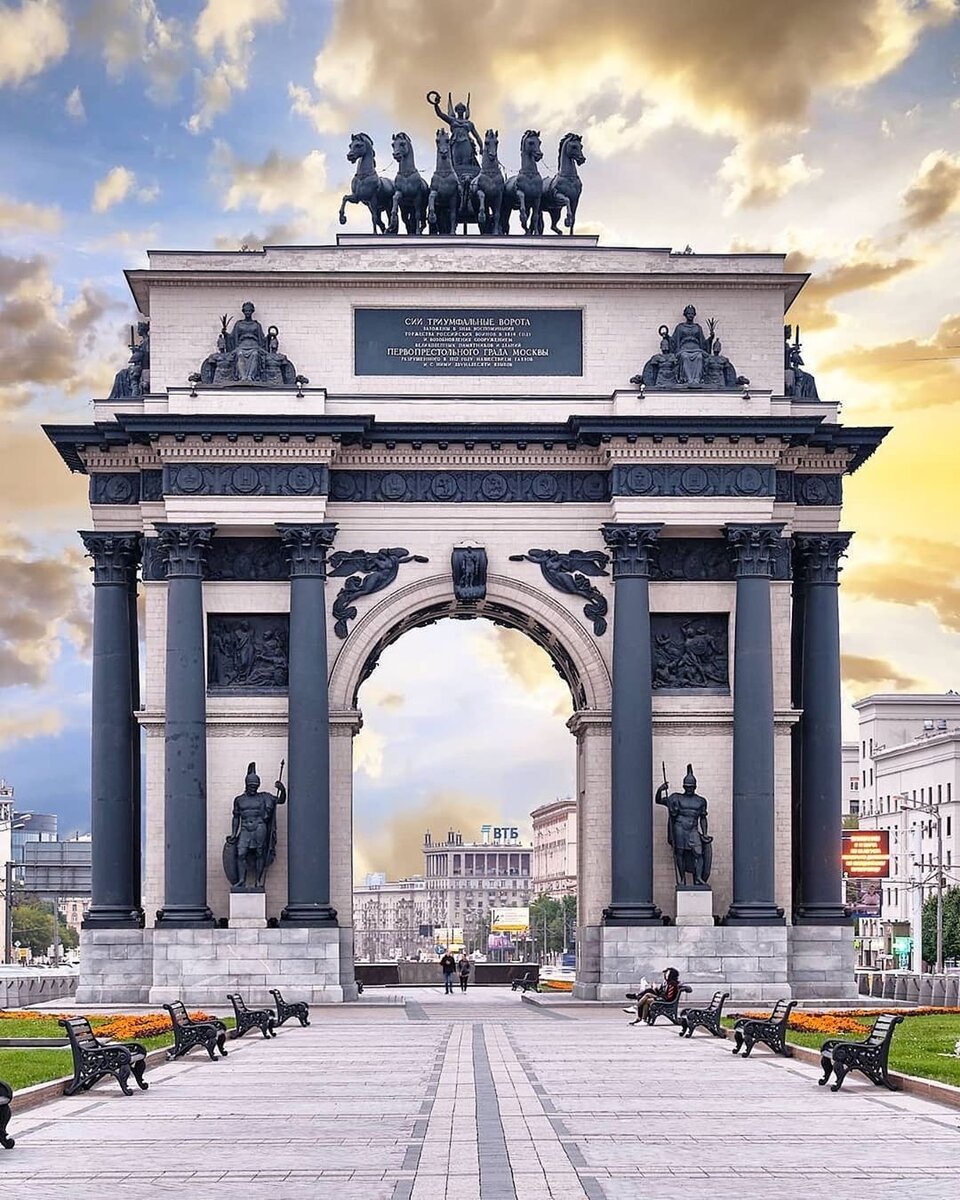 Триумфальные ворота в москве