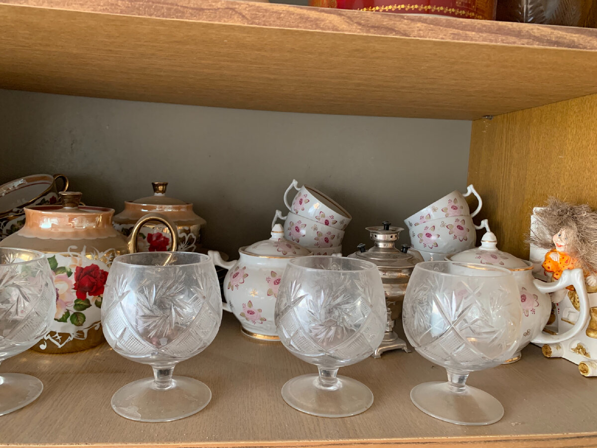 Даже пыль в моем шкафу историческая)